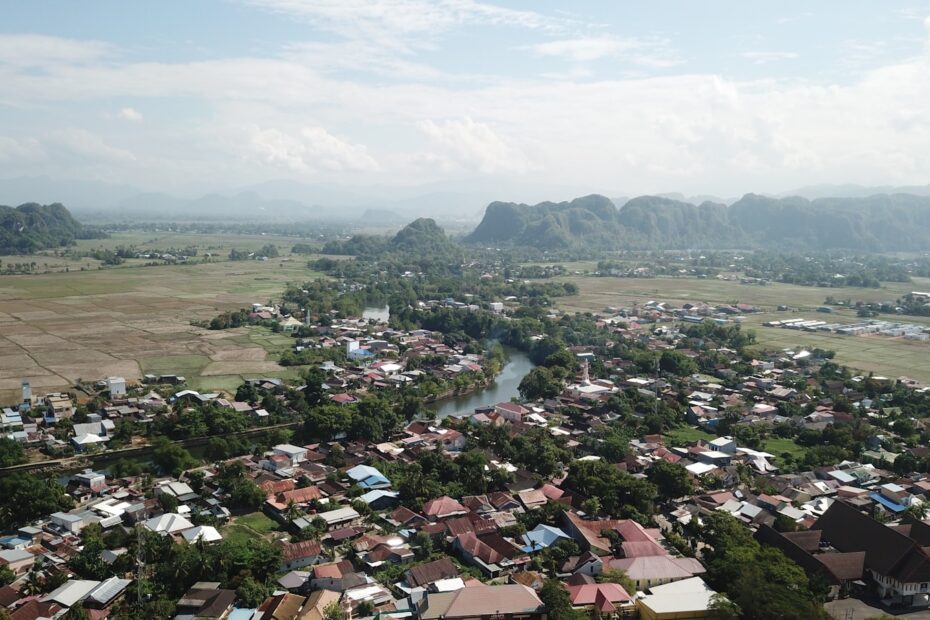 Thailand-Cambodia Border Clashes Intensify as Ceasefire Talks Falter