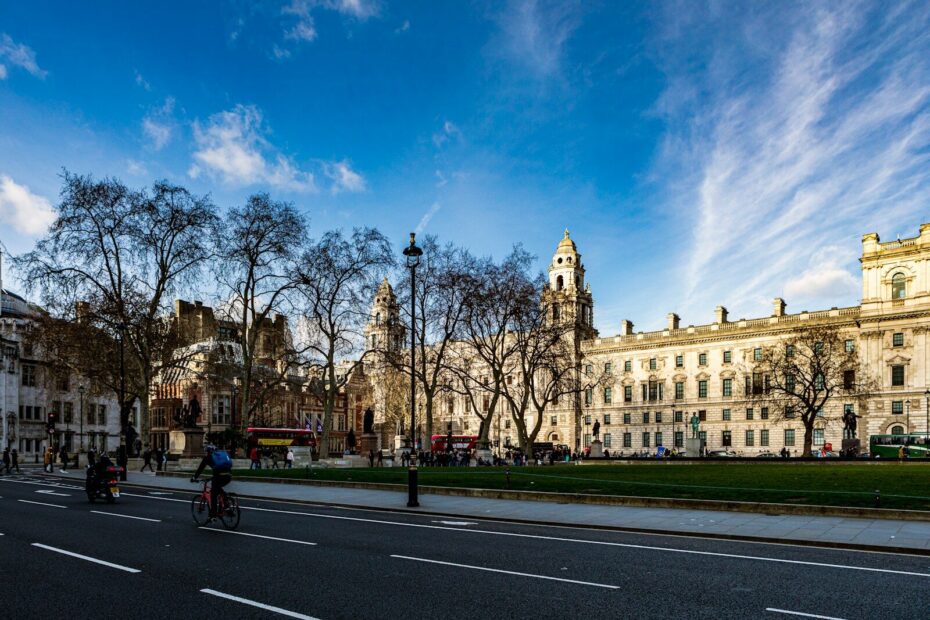 Student Finance England Contact: The Calm Way to Reach the Right Team